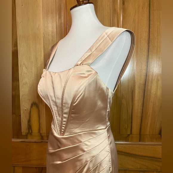 Fashion Nova - Champagne Satin Corset-Bodice Full-length Formal Gown, M - Picture 14 of 14